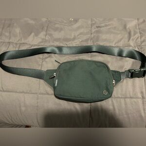Lululemon Everywhere Belt Bag Large 2L Dark Forest Retail $48